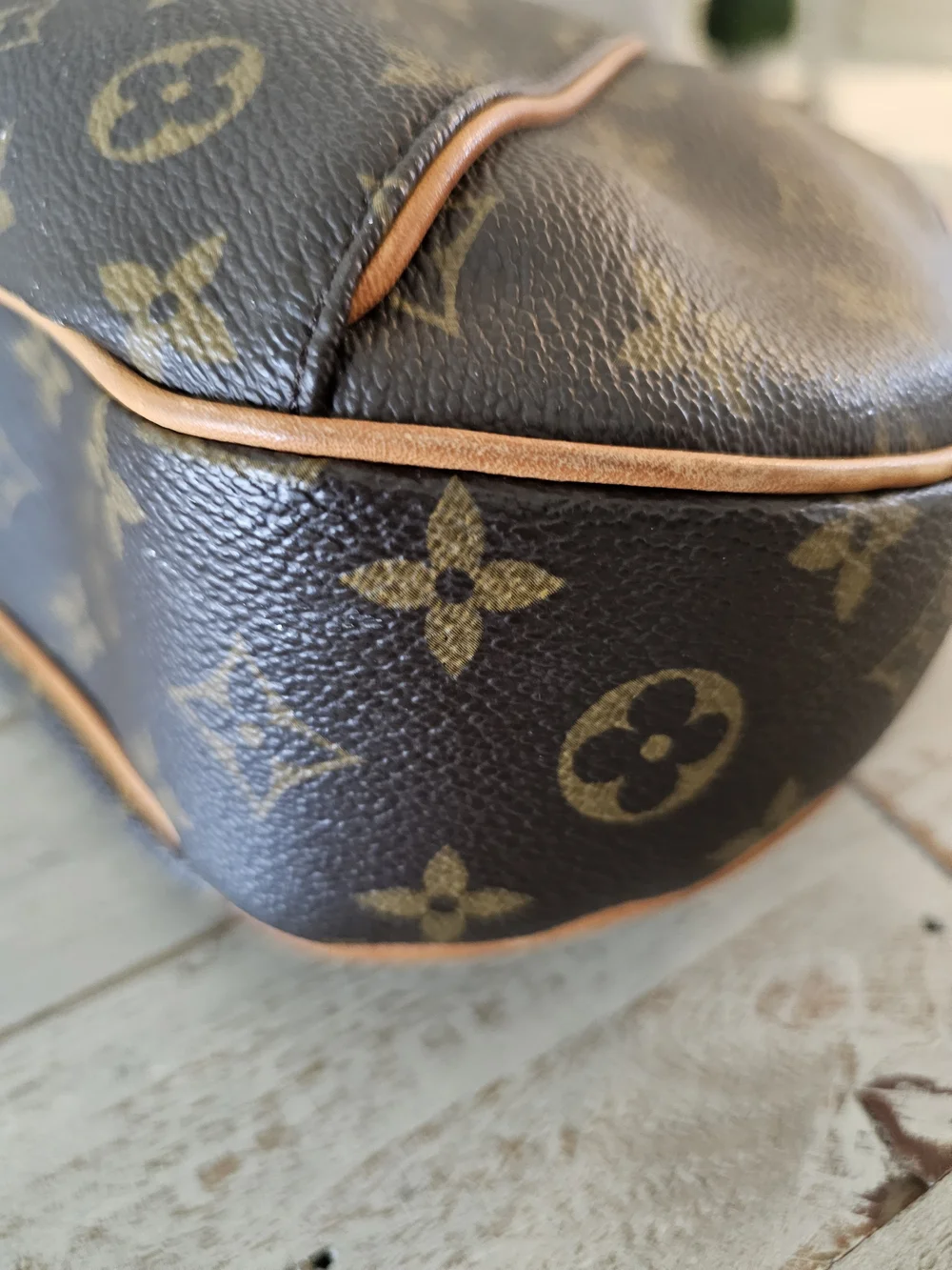 Louis Vuitton Thames GM Brown Monogram Canvas Hobo Bag